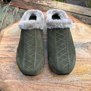 Easy Spirit 8W Green Suede Mules with Faux Fur